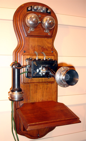 STROMBERG AND CARLSON ANTIQUE TELEPHONE