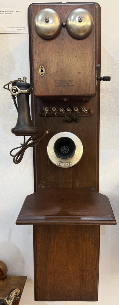 WE Type 21 Walnut Two-Box phone
