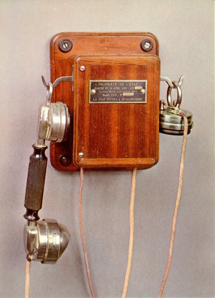 Early French Phone La Pile Hydra