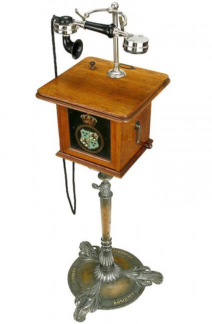 Kongliga Telegrafverkets Apparater floor telephone