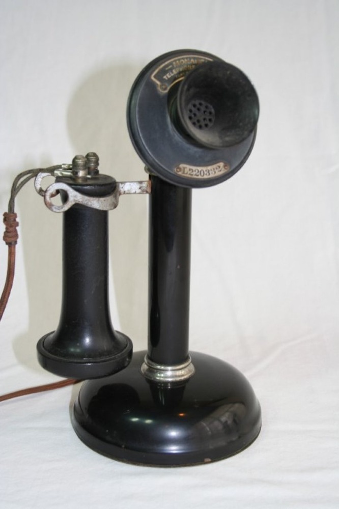Monarch Telephone Mfg. Co. straight shaft desk set