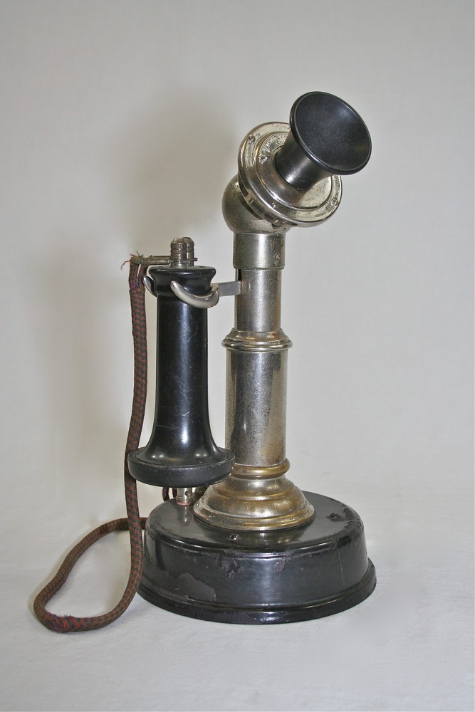 Victor Telephone Mfg. Co. (Chicago) desk set