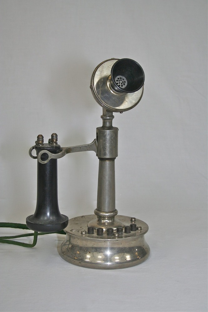 DeVeau 6 button desk set