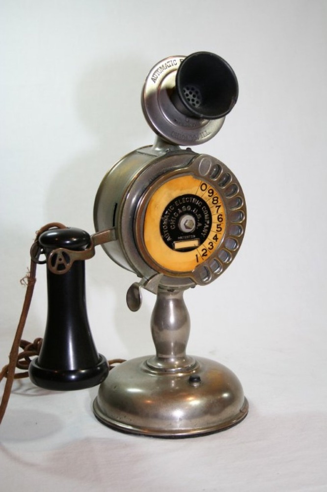 Strowger (Automatic Electric Co.) 11 digit potbelly desk set