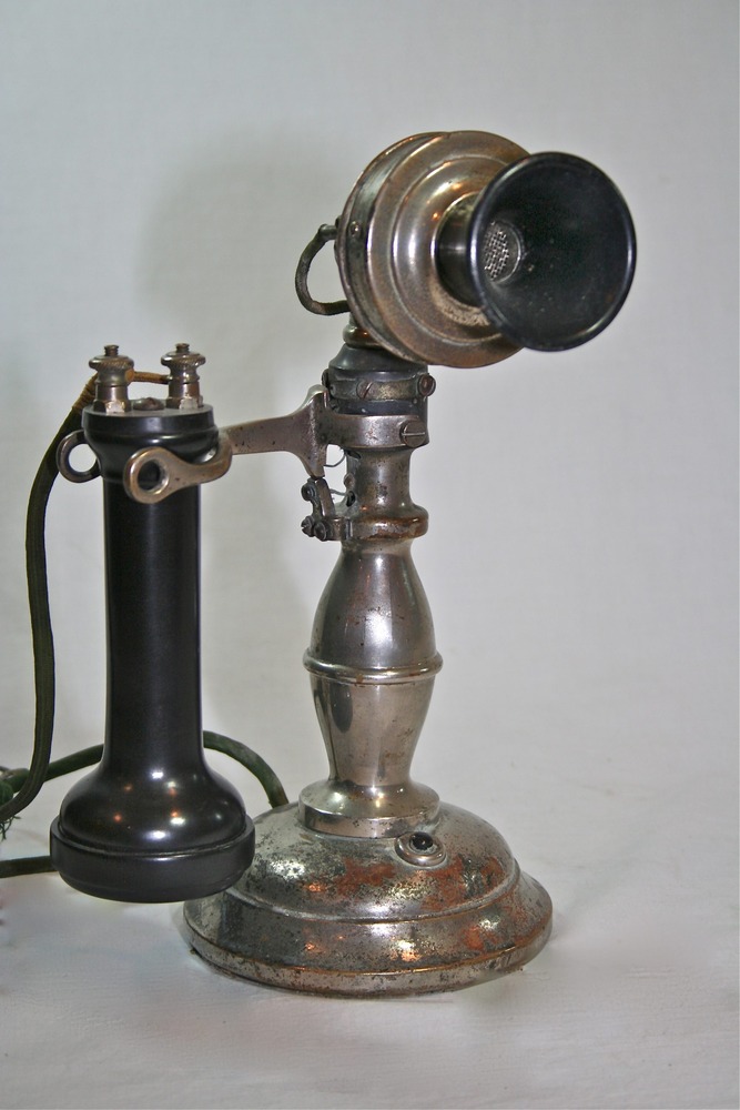 Connecticut Telephone potbelly desk set with single button