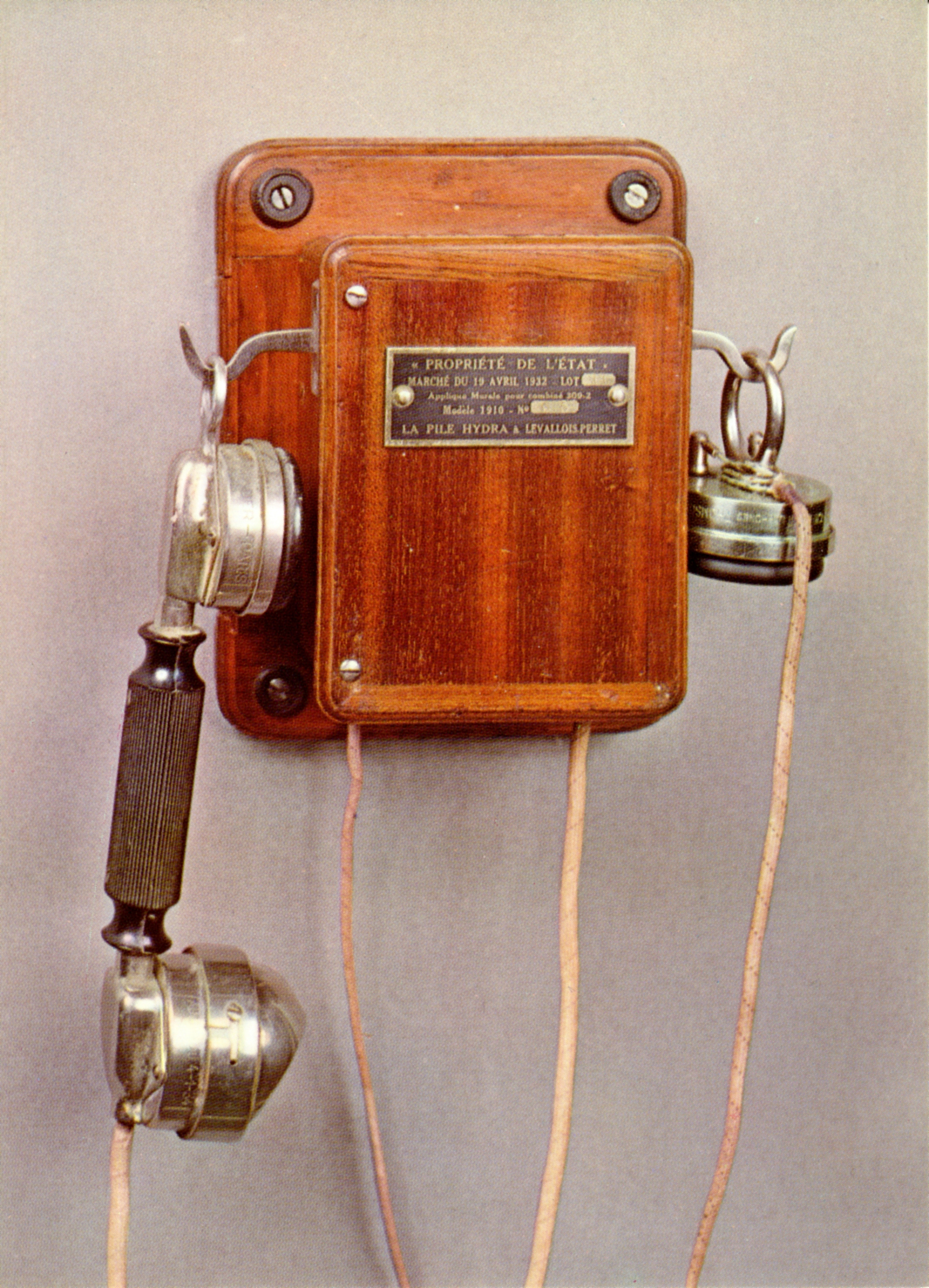 Early French Phone La Pile Hydra