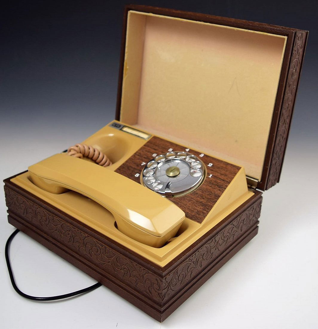 Elvis's GTE Deco-Tel 'Executive' phone