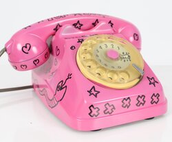 Keith Haring Pop Up Shop Pink Siemens Auso S62